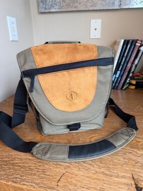 Tamrac Canvas & Leather Trim DSLR Camera Shoulder Bag